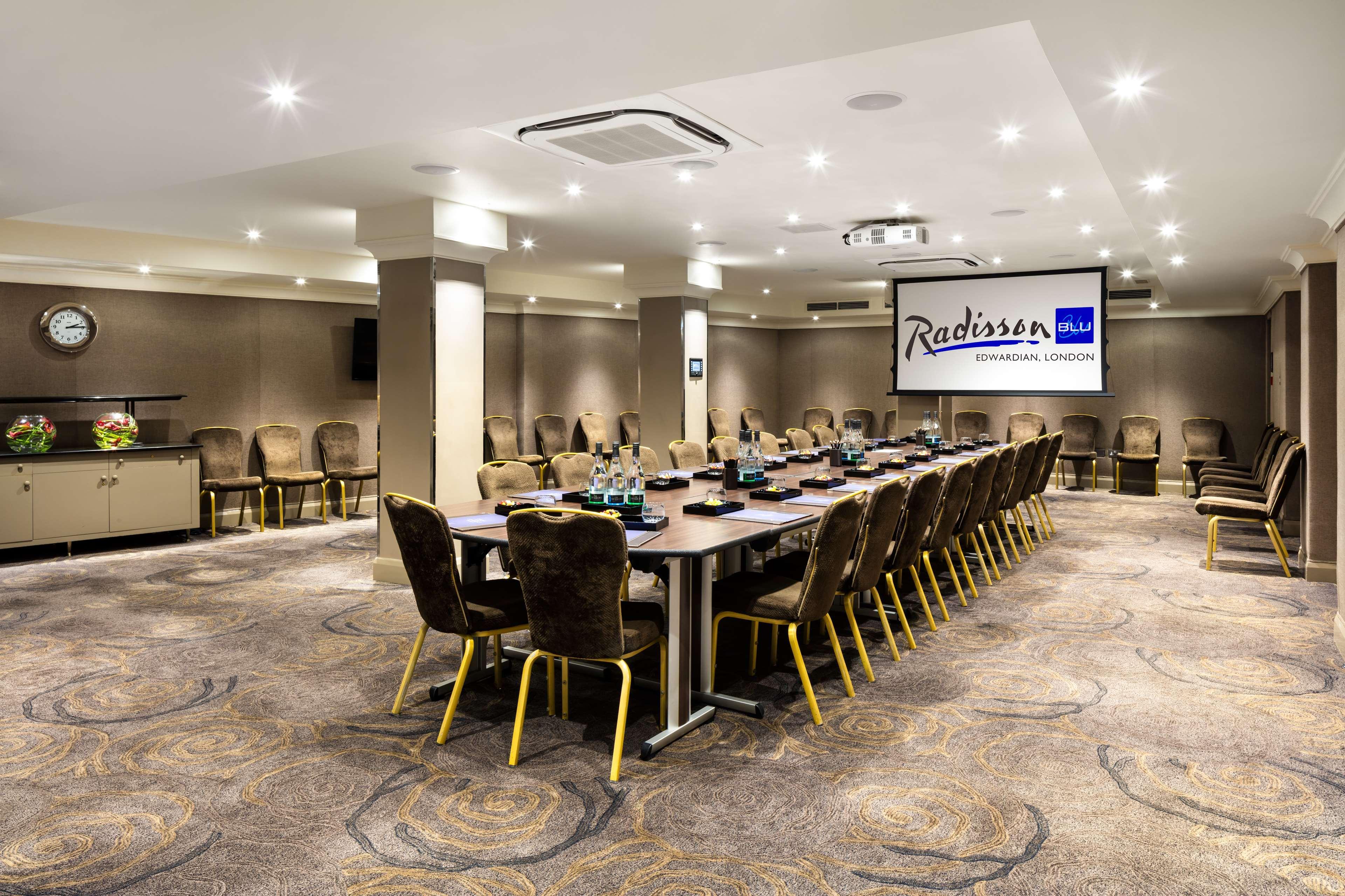 Radisson Blu Hotel, London Tottenham Court Road - Formerly Kenilworth Exterior photo